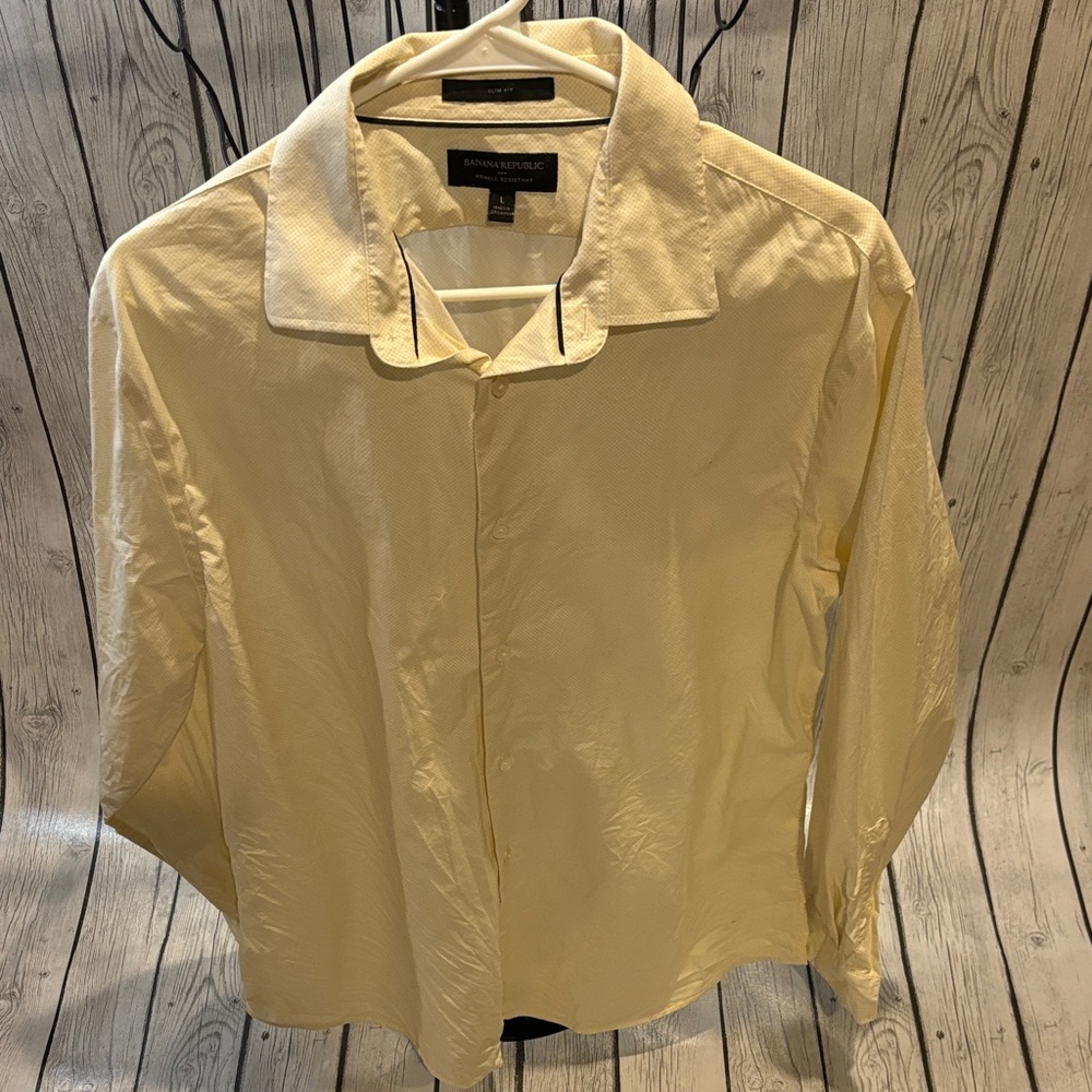 Banana Republic Men's Button Down Shirt in light yellow dog size large
